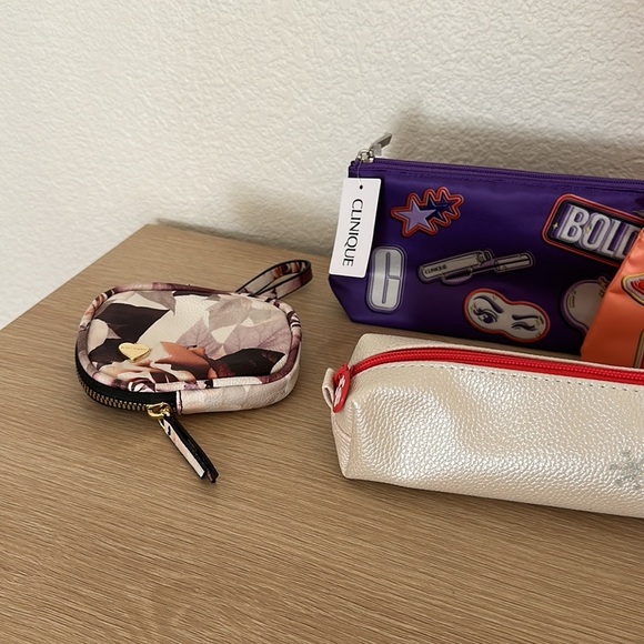 Bundle of Travel Bags - Picture 3 of 5